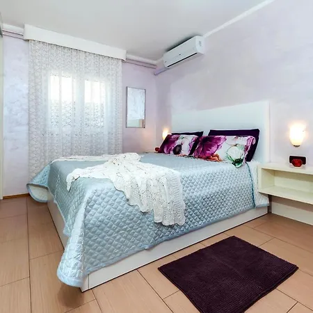 Apartments&rooms Dea 4*