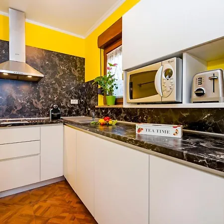 Apartments&rooms Dea 4*