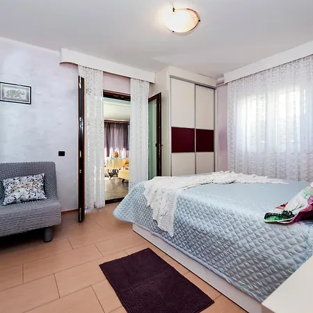 And Dea Adults Only Konukevi 4*