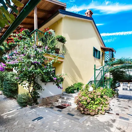 Konukevi And Dea Adults Only 4*