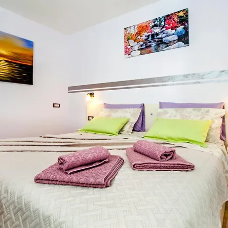 And Dea Adults Only Konukevi 4*