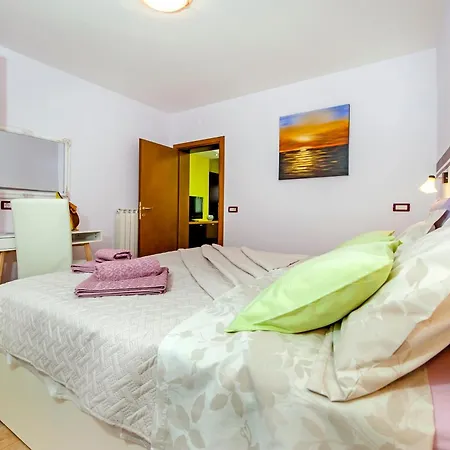 And Dea Adults Only Konukevi 4*