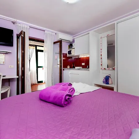 And Dea Adults Only Pensión 4*